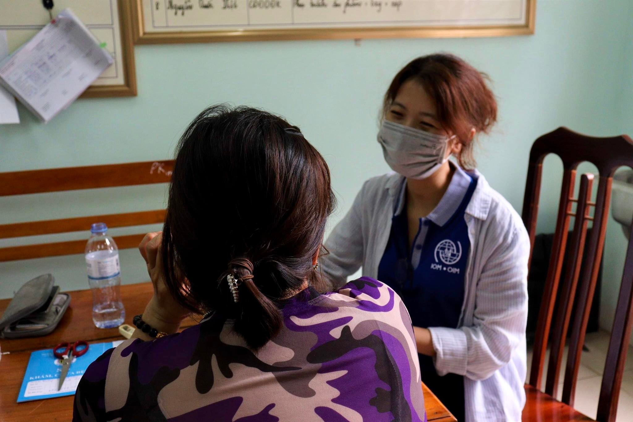 Returnee Nguyen Thi Nhan (left) has received IOM cash assistance, medical support, and training. Photo: IOM Viet Nam